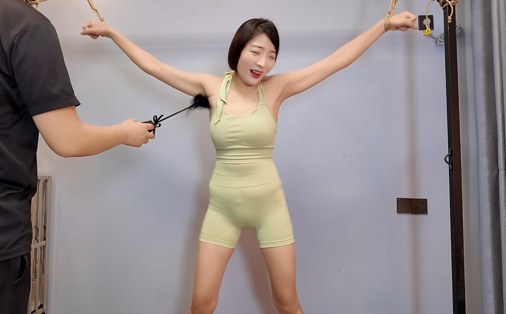 tk383痒刑逼供之佳佳